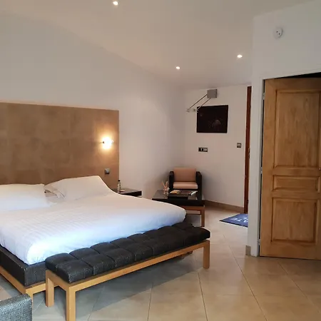 Private - Adults Only 4*