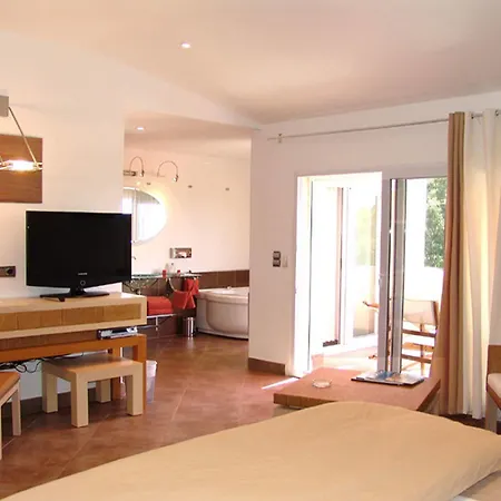 Private - Adult Only 4*