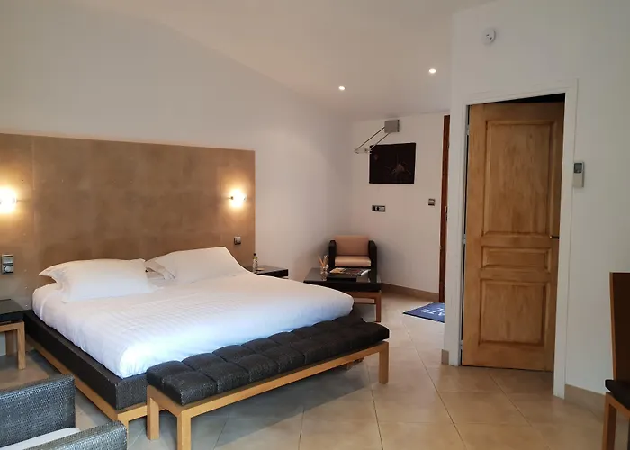 Private - Adults Only 4*